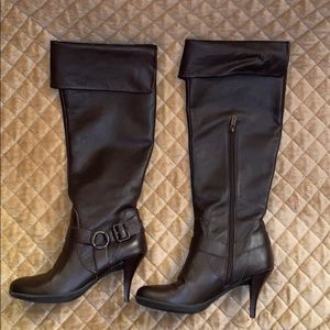 Kenneth Cole Reaction Brown Leather Boots w Heel